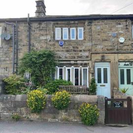 17th Century Cottage, Log Burner & Hidden Garden, hotel a Oakworth