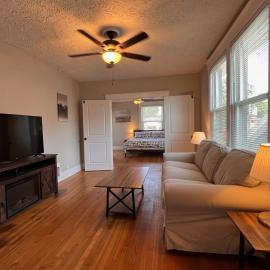 Rolston 2, Two Bedroom near Xavier Downtown, hotel in Bellevue