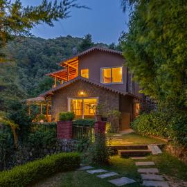 SaffronStays Plaksha - 2BR pet-friendly homestay with Himalayan views, verandah dining & bonfire near Chauli ki Jali