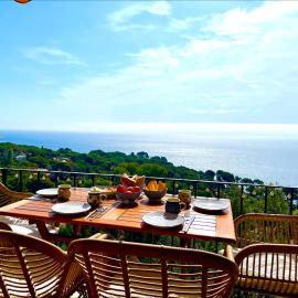 Apartment with a breathtaking view, hotel in Calella de Palafrugell