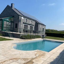 Contemporary Villa in Wellin with Private Pool، فندق في Wellin