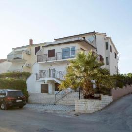 Serenity near the sea, hotell i Okrug Gornji