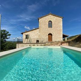 APPARTAMENTI VACANZA SAN SILVESTRO, Hotel in Piobbico