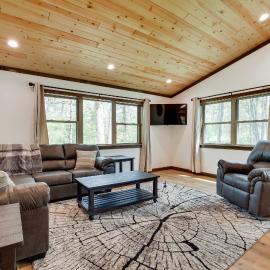 Private Hot Tub: Hatfield Vacation Rental!, hotell sihtkohas Merrillan