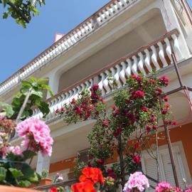 Apartments and Rooms Juki, hotell sihtkohas Senj