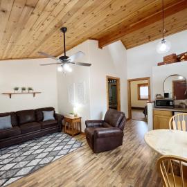 Ponderosa B Cabin Suite, hotel in Woodland Park