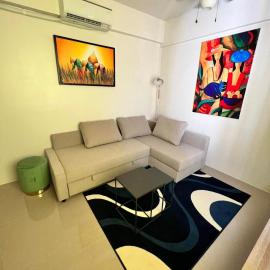Cozy almond drive condo in cebu, hotelli kohteessa Talisay