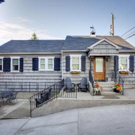 Retro-Style Home in Ruston: Walkable Location!, khách sạn ở Ruston
