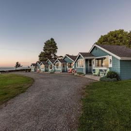 Juan de Fuca Waterfront Hotel & Cottages、スクイムのホテル