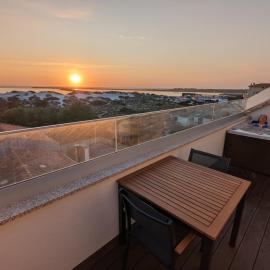 Casa Alegria Barra Deluxe by Home Sweet Home Aveiro, khách sạn ở Praia da Barra