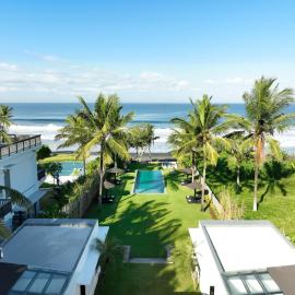 Black Beach Villa - Absolute Beachfront Escape