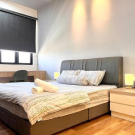 Urban Vista @ The Quartz Residence: City Center Retreat with InfinityPool