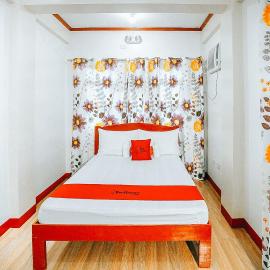 RedDoorz at S and L Apartelle Daraga Albay, hotel em Legazpi