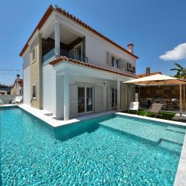 Aroeira villa with heated pool by Golf course, Beach and Lisbon