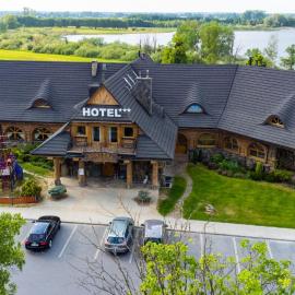 Łabędź Hotel Karczma, хотел в Илава