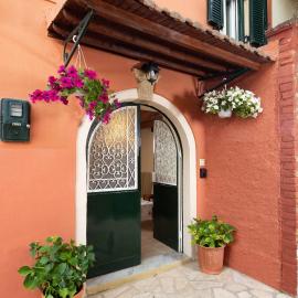 Lemon Tree House, hotell i Kouramádes