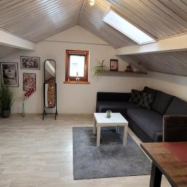 Kleine gemütliche Mansardenwohnung im Südosten Münchens