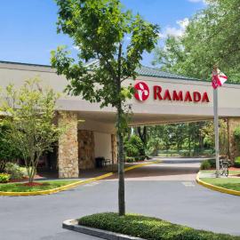 Ramada by Wyndham Jacksonville Hotel & Conference Center โรงแรมในแจ็คสันวิลล์