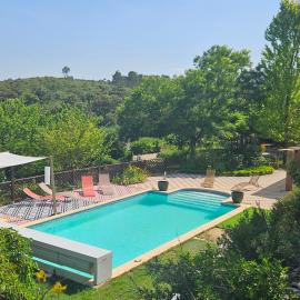 Maison d'artiste African queen by Sophia Charaï, a partir de 6 personnes, hotel v destinácii Cotignac