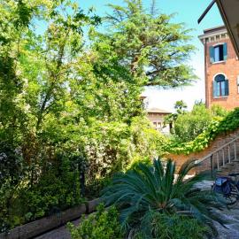 Leo's House with Garden