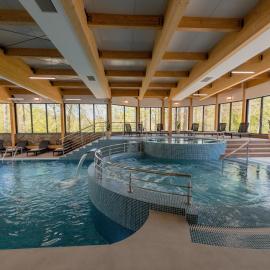 Country Club Żywiec Hotel SPA i Domki Całoroczne, отель в Живце