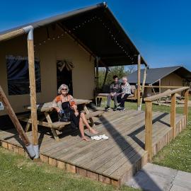 Little Pig Glamping โรงแรมในบู๊ด