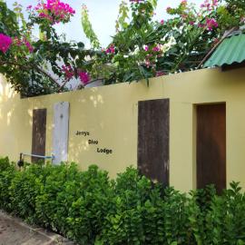 Jerrys Dive Lodge Rasdhoo, מלון בראסדו