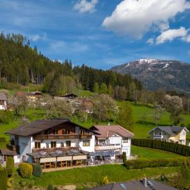 Hotel-Café-Restaurant Matzelsdorfer Hof, hotelli kohteessa Millstatt