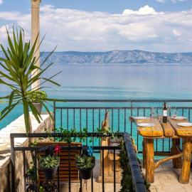 Apartments Vela Stiniva, hotel in Zastražišće