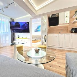 Art Apartment + 2BD parking space, hotel u gradu Varna City