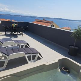 Penthouse Petra with hot tub