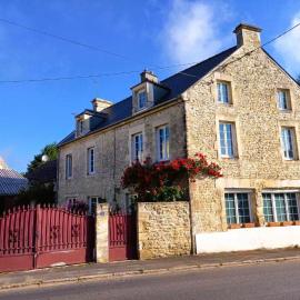 Heritage stone house BnB with Gourmet Breakfast - Chambres d'hôtes de charme entre Bayeux et les plages du débarquement, hotel in Sommervieu