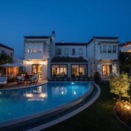 Sedirli Ev, hotel i Alaçatı
