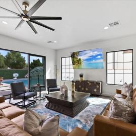 Casa Blanca luxury Villa Private pool sleeps 30!, hotel i Hurricane