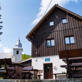 Planinarski dom ''Bijele stijene'' Mountain lodge, hotel a Vojni Tuk