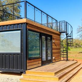 New Wilderness Hideout-Cozy Container Home, hotel in Fredericksburg