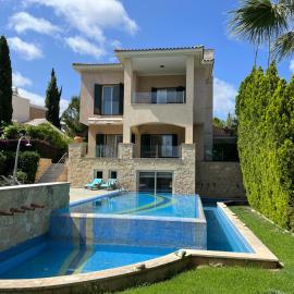 Amorosa Beach Villa 14