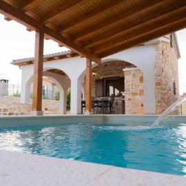 Holiday Home Rakova, hotel u gradu 'Gornje Selo'