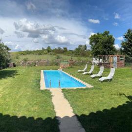 White Tree JARA - Casa Rural para grupos con piscina en Zamora, hotelli kohteessa Rabanales