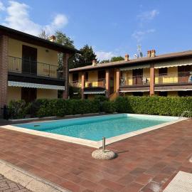 HOST4U - MARGE Beautiful Apartment with Pool and Private Parking in Padenghe del Garda