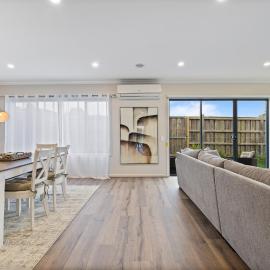 Ballarat Modern Oasis, Stylish 3 bedroom 2 bathroom Retreat, Newly build, New appliances, beds and furniture, Walking distance to Shopping mall