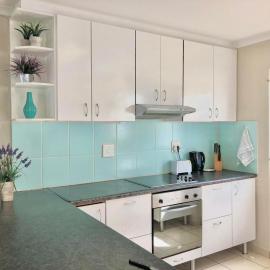 Bay Breeze Guesthouse Selfcatering, Hotel in Gordonʼs Bay