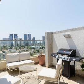 Downtown apartment 3BDR with city view