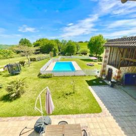 Maison dans le sud avec piscine chauffée - Midoon Guest, hótel í Tillac