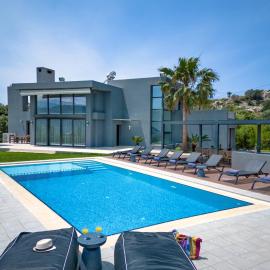 SeaSilia Luxury Villa, hotel a Korakiaí