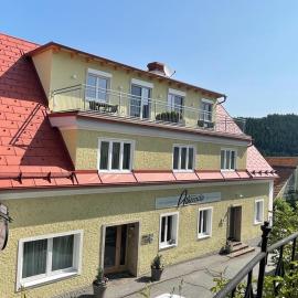 Athecada Frühstückspension, хотел в Birkfeld
