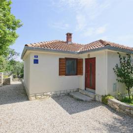 Apartment Ina, hotel in Rogač
