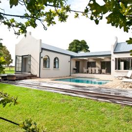 Kay and Monty Vineyard View โรงแรมในThe Crags