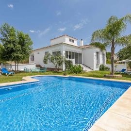 Casa rural Dehesa de las Yeguas, hotel in La Puebla de Cazalla