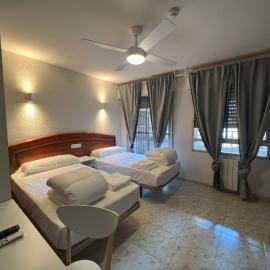 Hostal la Embajada, hotel in Talavera de la Reina